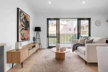 3/143 Clarence Street, Hamilton Lake