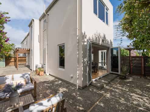 5 Monro Way, The Wood