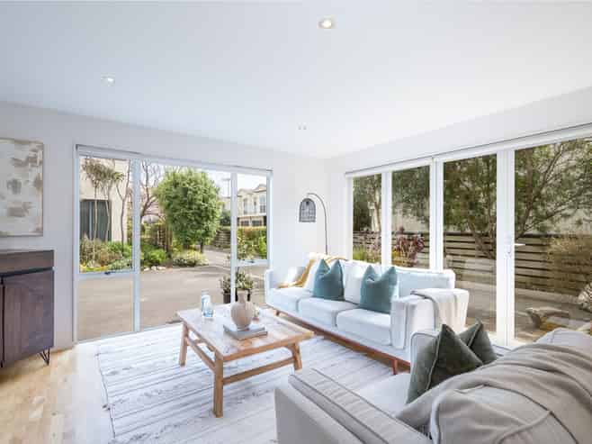 5 Monro Way, The Wood