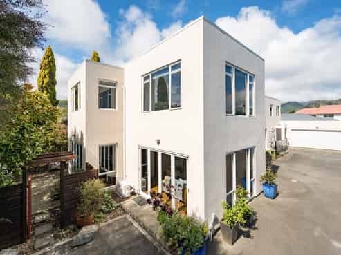 5 Monro Way, The Wood