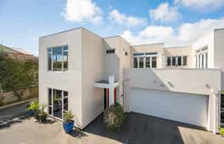 5 Monro Way, The Wood