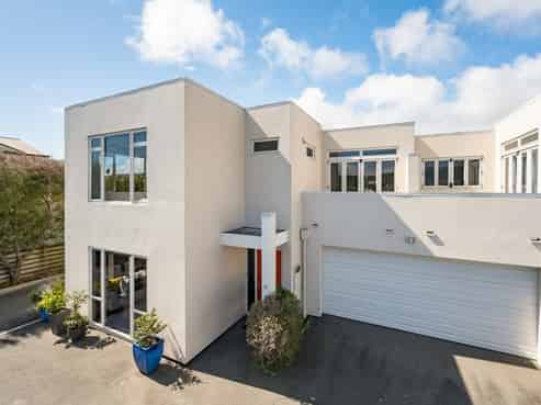 5 Monro Way, The Wood