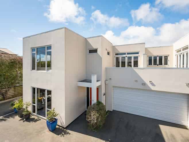 5 Monro Way, The Wood