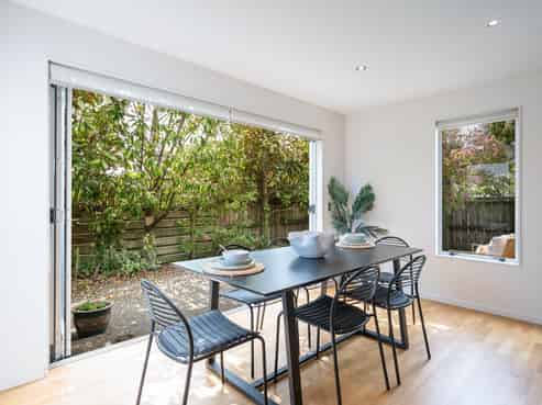 5 Monro Way, The Wood