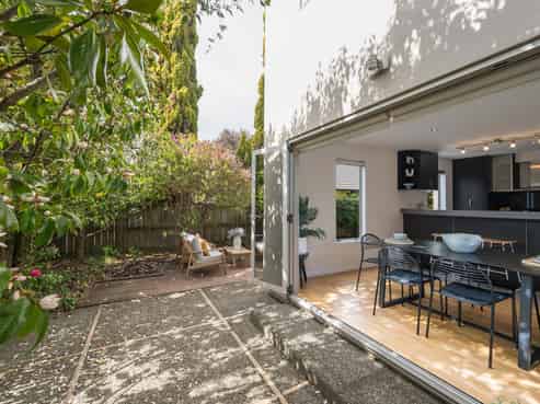 5 Monro Way, The Wood