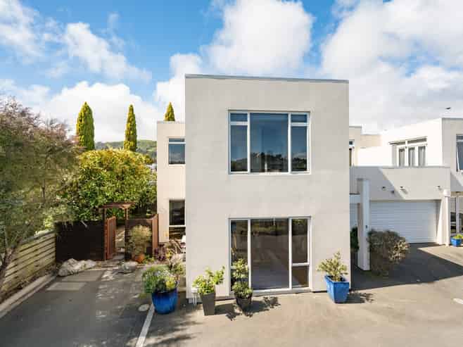 5 Monro Way, The Wood