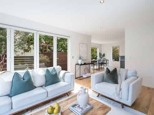 5 Monro Way, The Wood