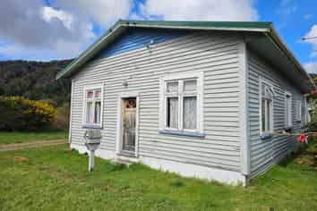 688 Taylorville Road, Taylorville