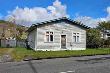 688 Taylorville Road, Taylorville