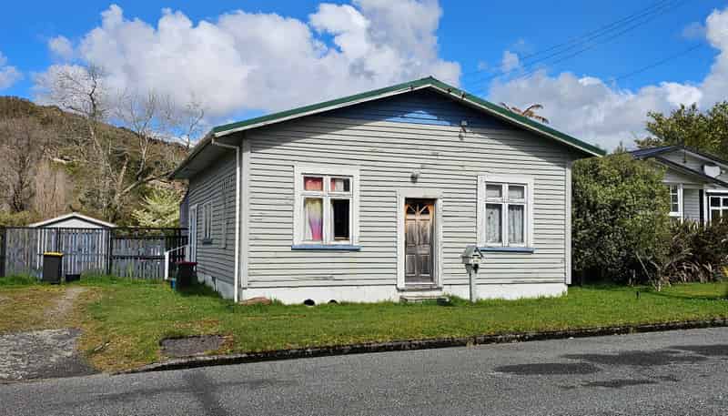 688 Taylorville Road, Taylorville