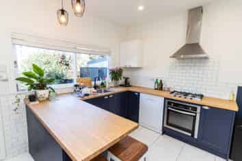 10/B (down Burnell Avenue, Thorndon