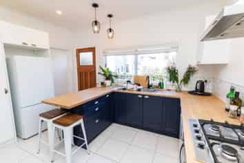 10/B (down Burnell Avenue, Thorndon