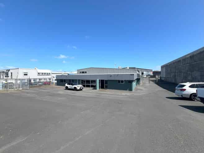 1,600sqm Penrose Yard + Warehouse