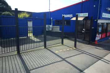 Takeaway / Lunchbar Premises For Lease