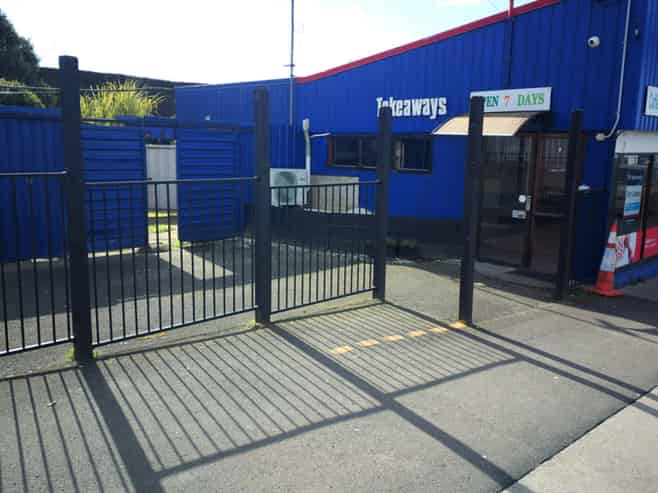 Takeaway / Lunchbar Premises For Lease