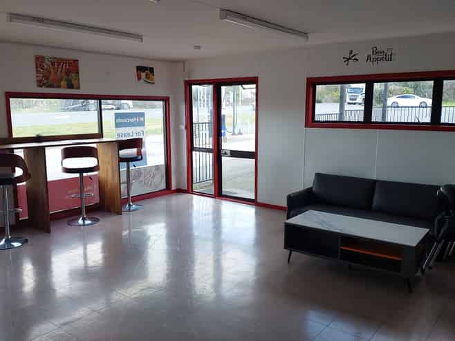 Takeaway / Lunchbar Premises For Lease
