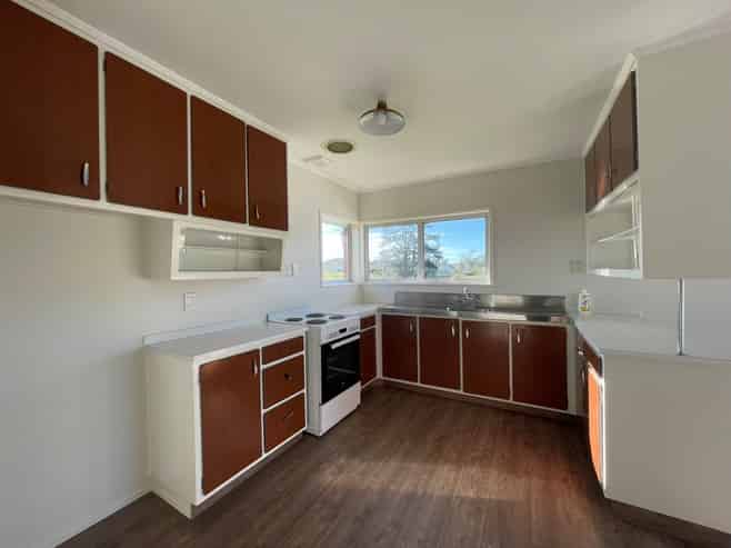 1373  Dairy Flat Highway, Dairy Flat