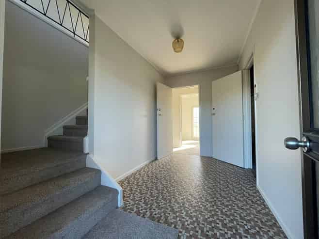1373  Dairy Flat Highway, Dairy Flat
