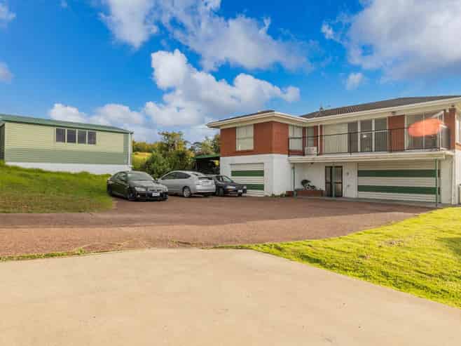 1373  Dairy Flat Highway, Dairy Flat
