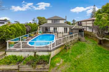 32 Evans Road, Weymouth