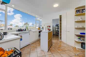 32 Evans Road, Weymouth