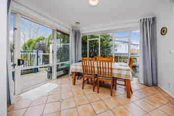 32 Evans Road, Weymouth