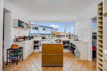 32 Evans Road, Weymouth