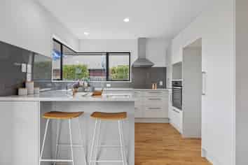 2/14 Farquhars Road, Redwood