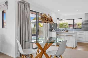 2/14 Farquhars Road, Redwood