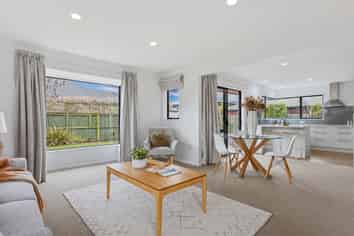 2/14 Farquhars Road, Redwood
