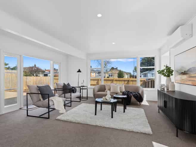 8 Henderson Crescent, Parkvale