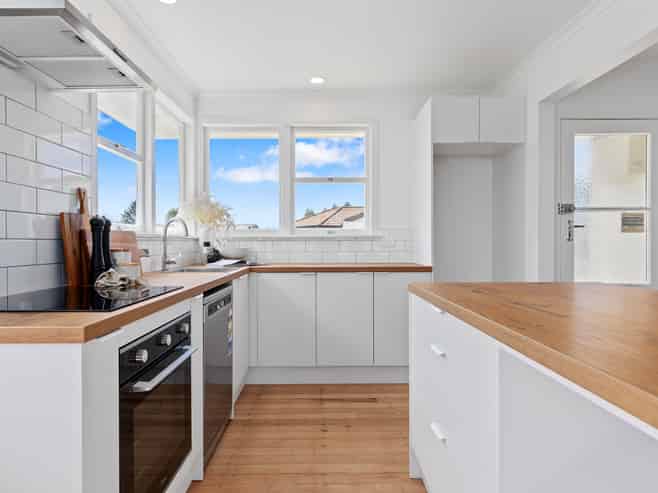 8 Henderson Crescent, Parkvale