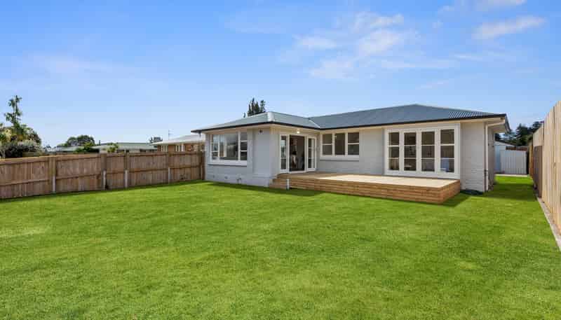 8 Henderson Crescent, Parkvale
