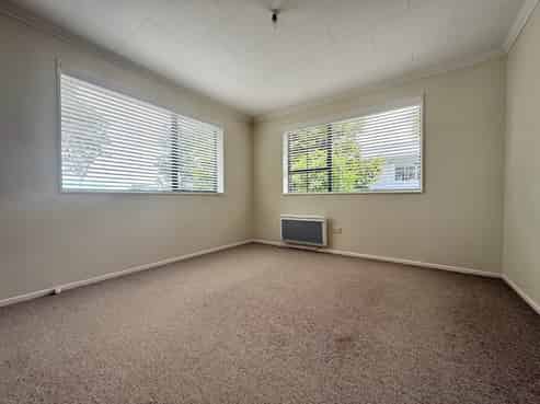 122 California Drive, Totara Park