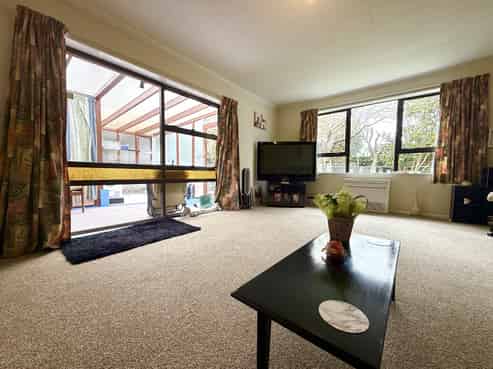 122 California Drive, Totara Park