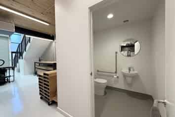 Functional industrial unit with quality finishes