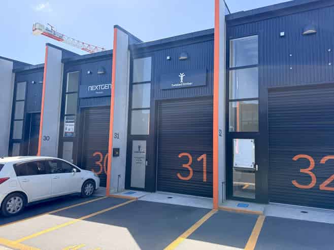 Functional industrial unit with quality finishes