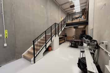 Functional industrial unit with quality finishes
