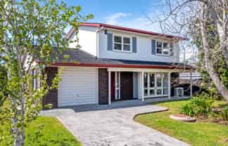 82 Prince Regent Drive, Half Moon Bay