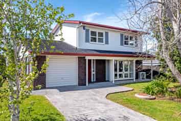 82 Prince Regent Drive, Half Moon Bay