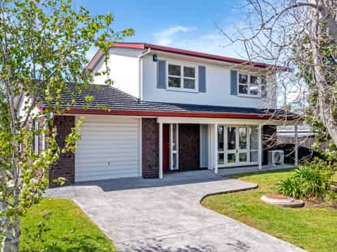 82 Prince Regent Drive, Half Moon Bay