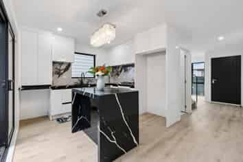 2/6 Pikitea Road, Mangere Bridge