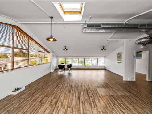 Versatile - Office, Warehouse or Creative Studio