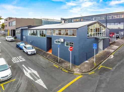 Versatile - Office, Warehouse or Creative Studio