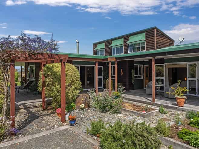 1685C Thornton Road, Matata
