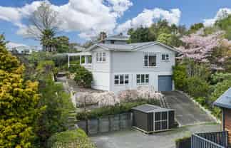 11 Busby Hill, Havelock North