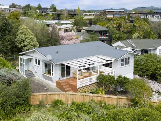 11 Busby Hill, Havelock North