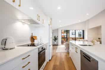 10 Stockden Place, Karori