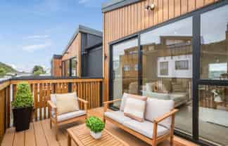 10 Stockden Place, Karori