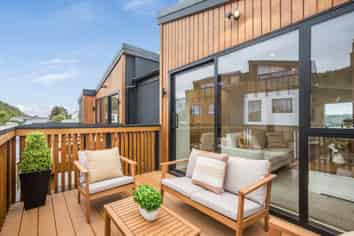 10 Stockden Place, Karori